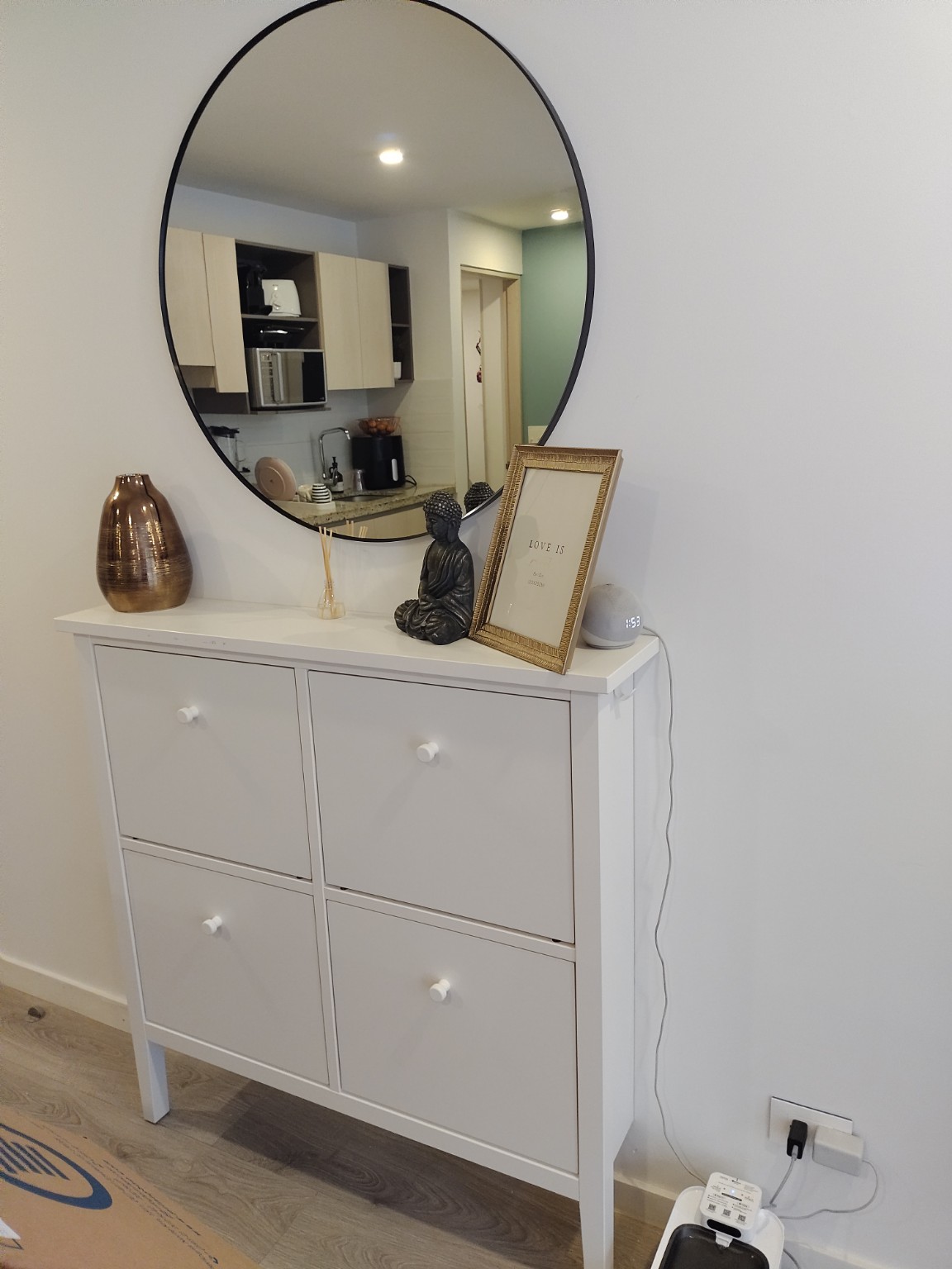 Trabajo realizado: mueble auxiliar con espejo
